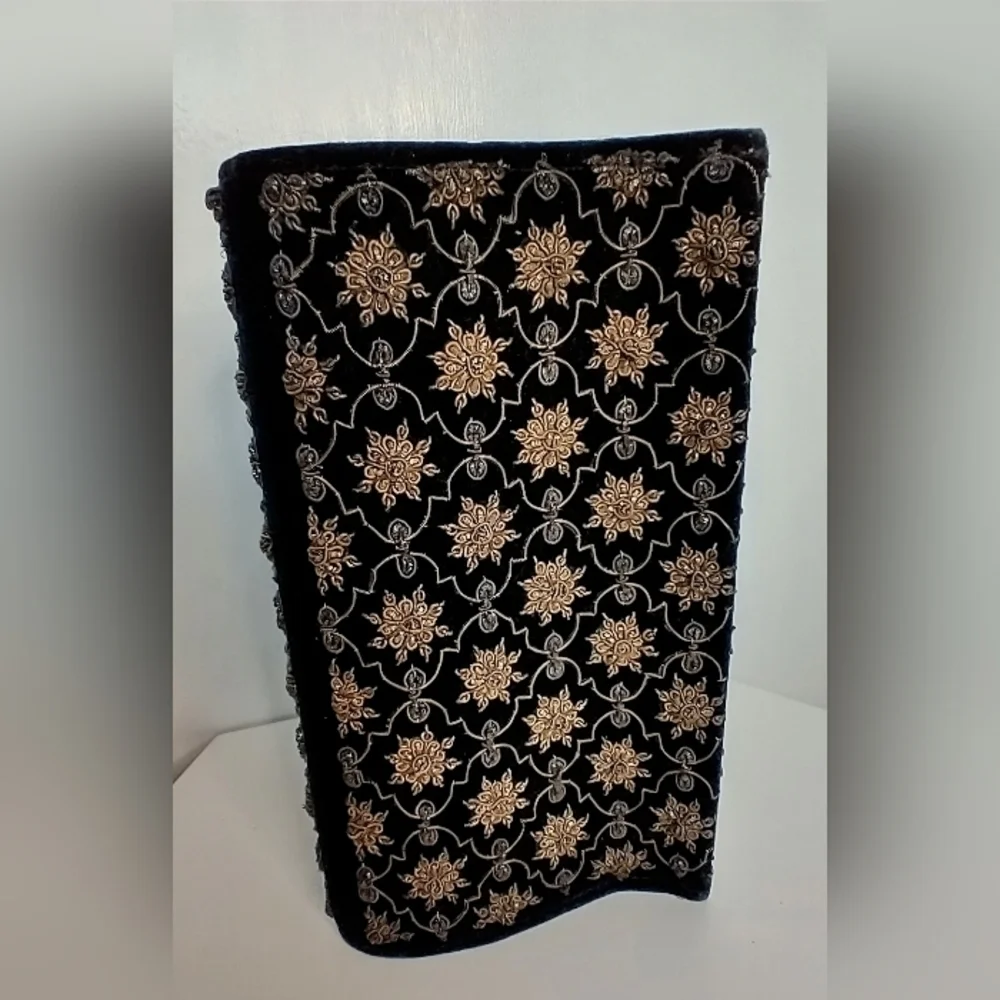 VINTAGE SNAP HINGE EVENING CLUTCH